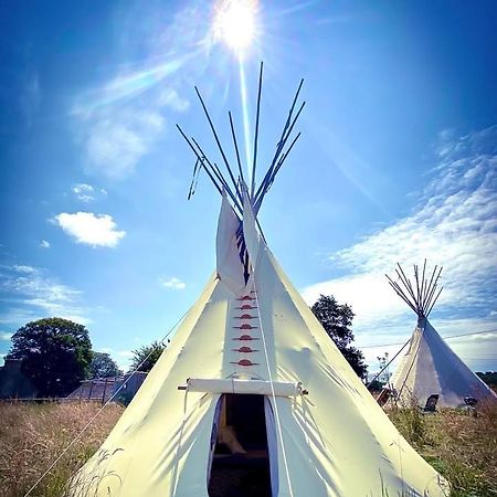 Terra-Tipike, Tipi A La Ferme Entre Terre Et Mer Trebry Exterior photo
