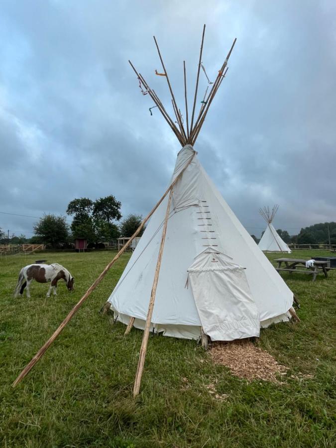Terra-Tipike, Tipi A La Ferme Entre Terre Et Mer Trebry Exterior photo