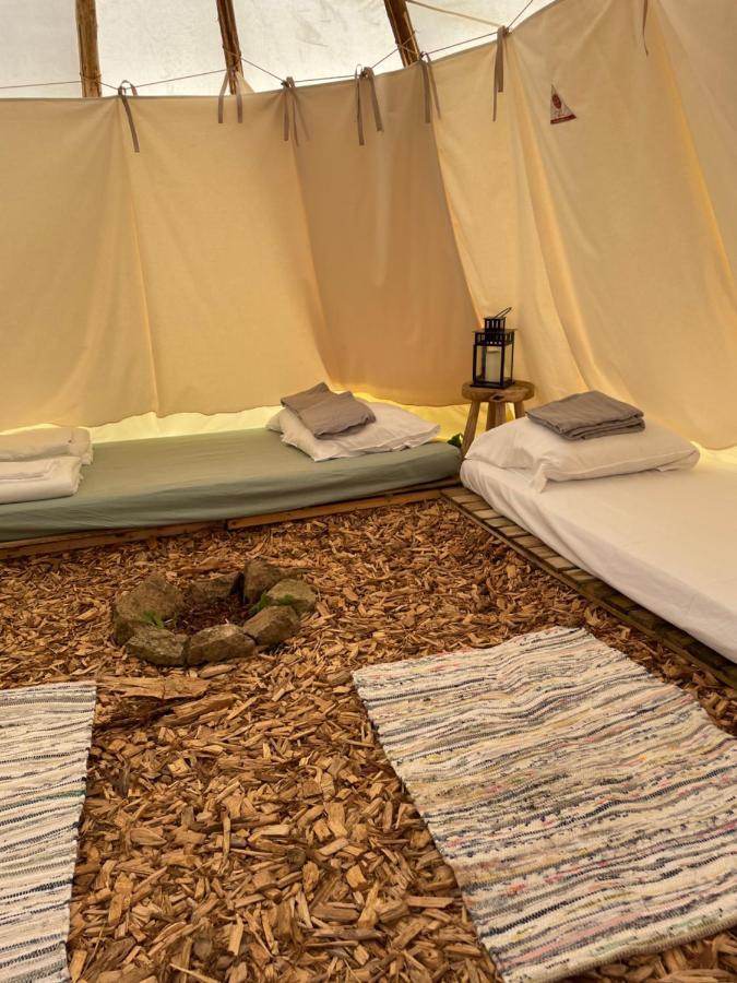 Terra-Tipike, Tipi A La Ferme Entre Terre Et Mer Trebry Exterior photo