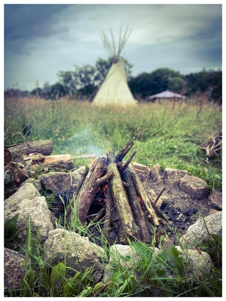 Terra-Tipike, Tipi A La Ferme Entre Terre Et Mer Trebry Exterior photo